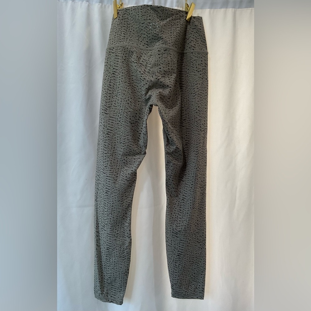 NWOT Estrella Cheeatah Leggings - Picture 2 of 2